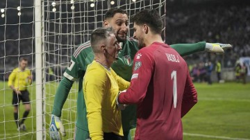 多纳鲁马试图撕毁对方门将小纸条，波黑媒体表达强烈不满